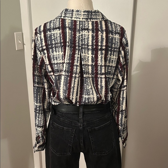 Patterned Blouse - Picture 3 of 3